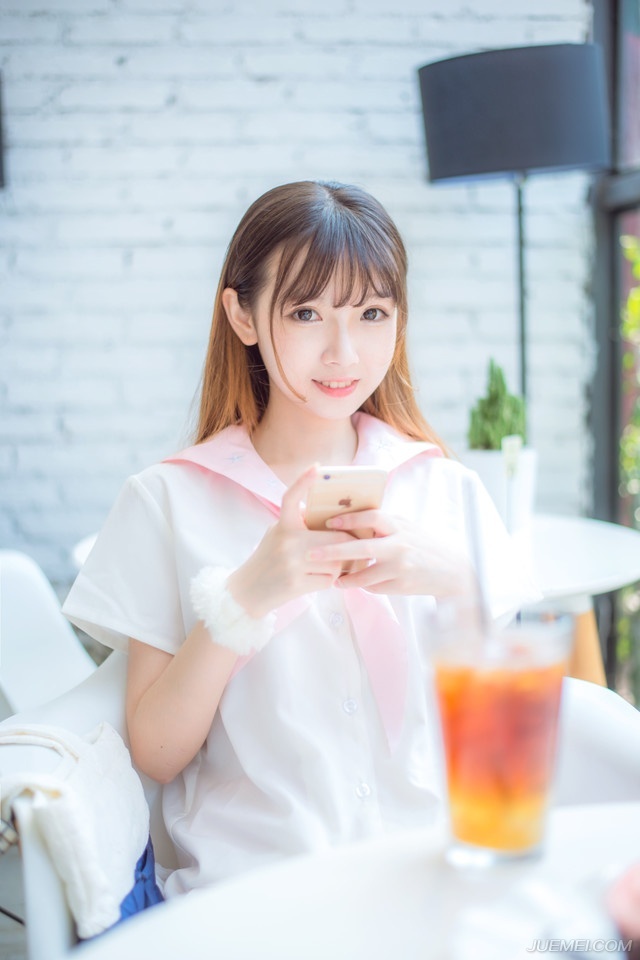 心字刚刚出口的一瞬间，原本因为看到是死营而逐渐放松的气氛被一瞬间收紧。